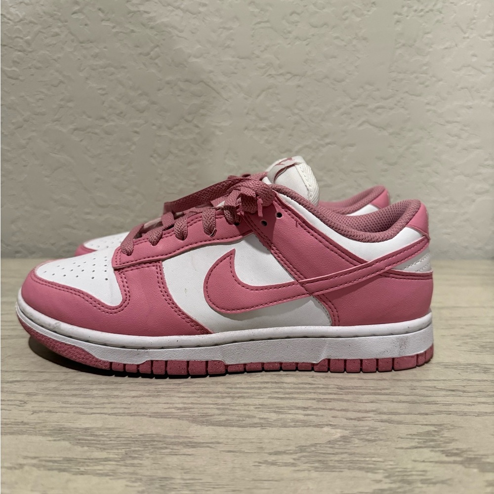 Excellent condition nike women dunk lows size 6.5